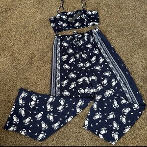 House of Harlow 1960 Navy Floral Set